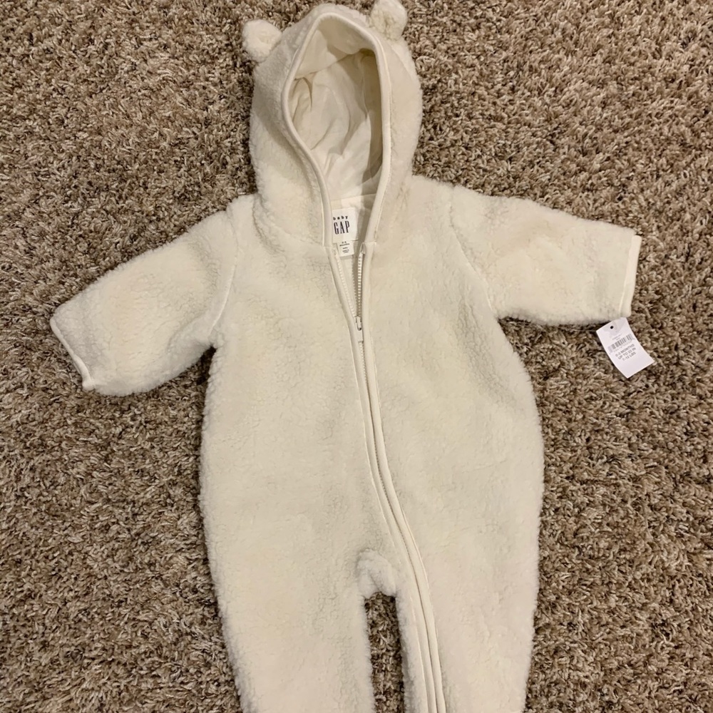 0-3 month Baby Gap Sherpa bunting, NWT
